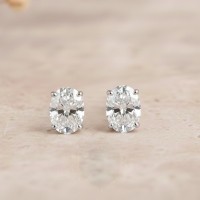 0.80 Karat Oval Pırlanta Tektaş Altın Küpe