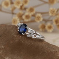 Hakiki Oval Safir Ve Pırlanta Yaprak Tasarım Yüzük