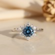 London Blue Topaz Ve Pırlanta Kartanesi Yüzük
