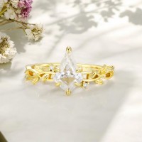 Kite Beyaz Topaz Ve Pırlantalı Sarmaşık Yüzük 