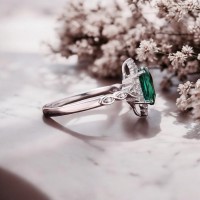 Victorian Tarzı Zümrütlü Vintage Tektaş Yüzük