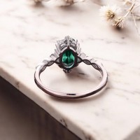 Victorian Tarzı Zümrütlü Vintage Tektaş Yüzük
