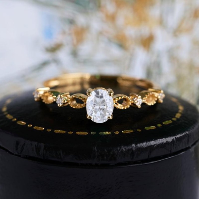 0.37 Ct. Oval Pırlanta Vintage Tektaş Yüzük 
