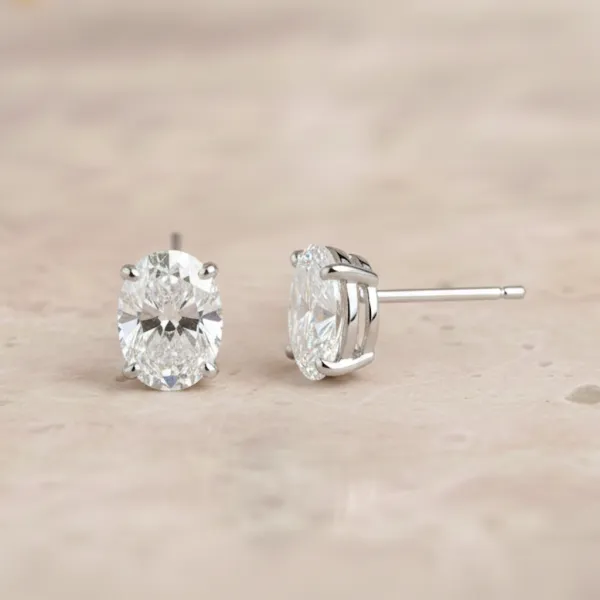 0.80 Karat Oval Pırlanta Tektaş Altın Küpe MYKP243