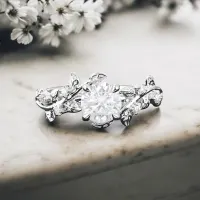 1.00 Karat Beyaz Safir Ve Pırlantalı Tasarım Yüzük