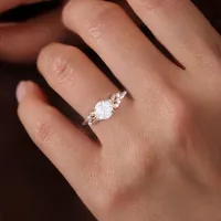 Yaprak Tasarım Beyaz Safir Ve Pırlanta Tektaş Yüzük