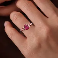 Yakut Taşlı Yaprak Tasarım Evlilik Teklifi Yüzüğü