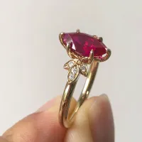 1.00 Karat Markiz Yakut Ve Pırlanta Yapraklı Yüzük