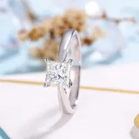 18 Ayar Altın GIA Sertifikalı Prenses Pırlanta Yüzük