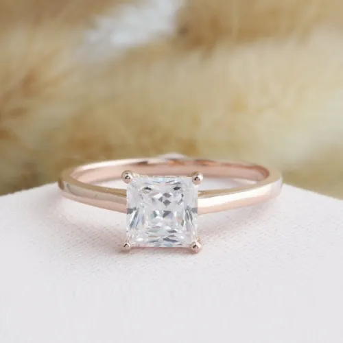 Evlilik Teklifi Yüzüğü 0.70 Ct. Prenses Pırlantalı Tektaş MY3040